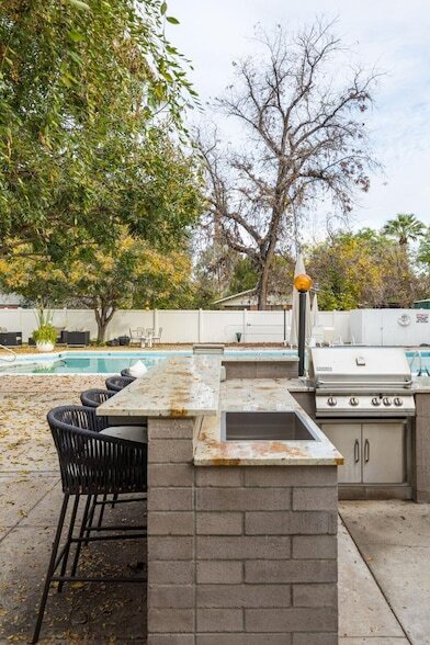 Building Photo - 6502 N Central Ave