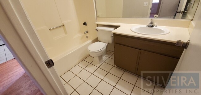 Building Photo - 2 Bedroom Condo available