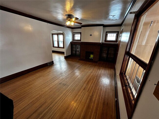 Building Photo - 850 Glide St