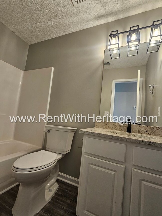 Building Photo - Gorgeous 5 bedroom/ 3 bath/ Upgrades Galor...
