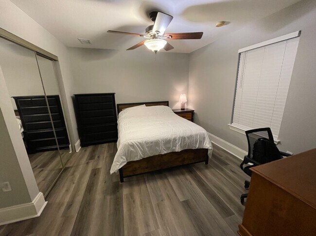 Building Photo - 502 Myers Park Ln