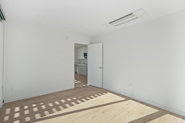 Building Photo - 13848 Scenic Crest Cir