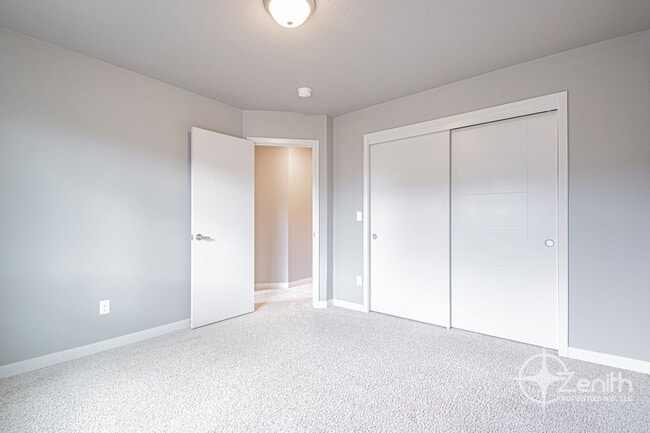 Building Photo - 12323 NE 116th Way