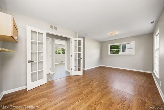 Building Photo - 6096 Darramoor Rd