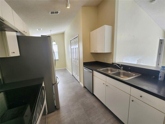 Building Photo - 705 Eagle Pointe S
