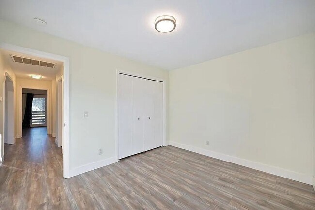 Building Photo - Beautiful 3BR/3BA Home on 1 Acre in Gated ...