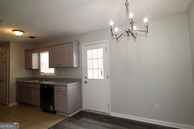 Building Photo - 18 Southwind Dr