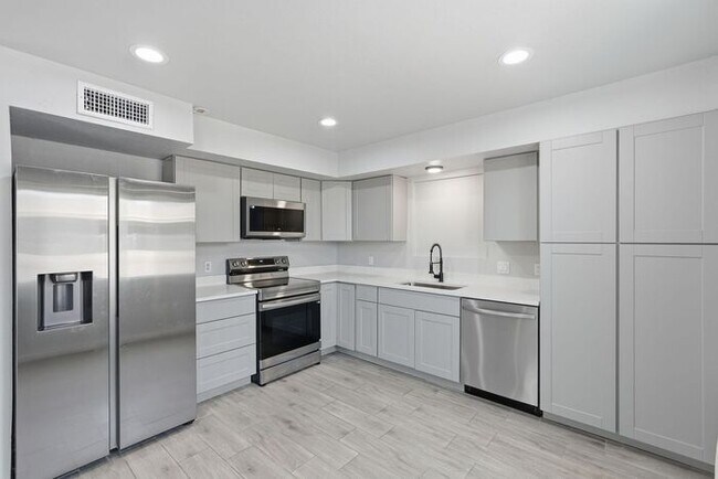 Building Photo - Spacious 3BR/2BA Tucson Retreat with 2-Car Garage & Expansive Patio