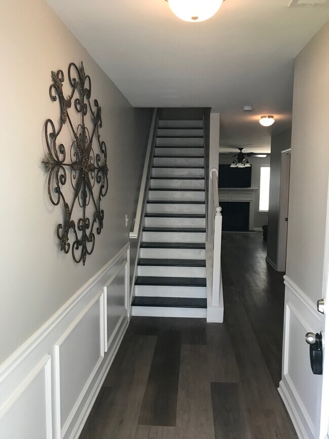 Building Photo - 327 Hidden Creek Ln