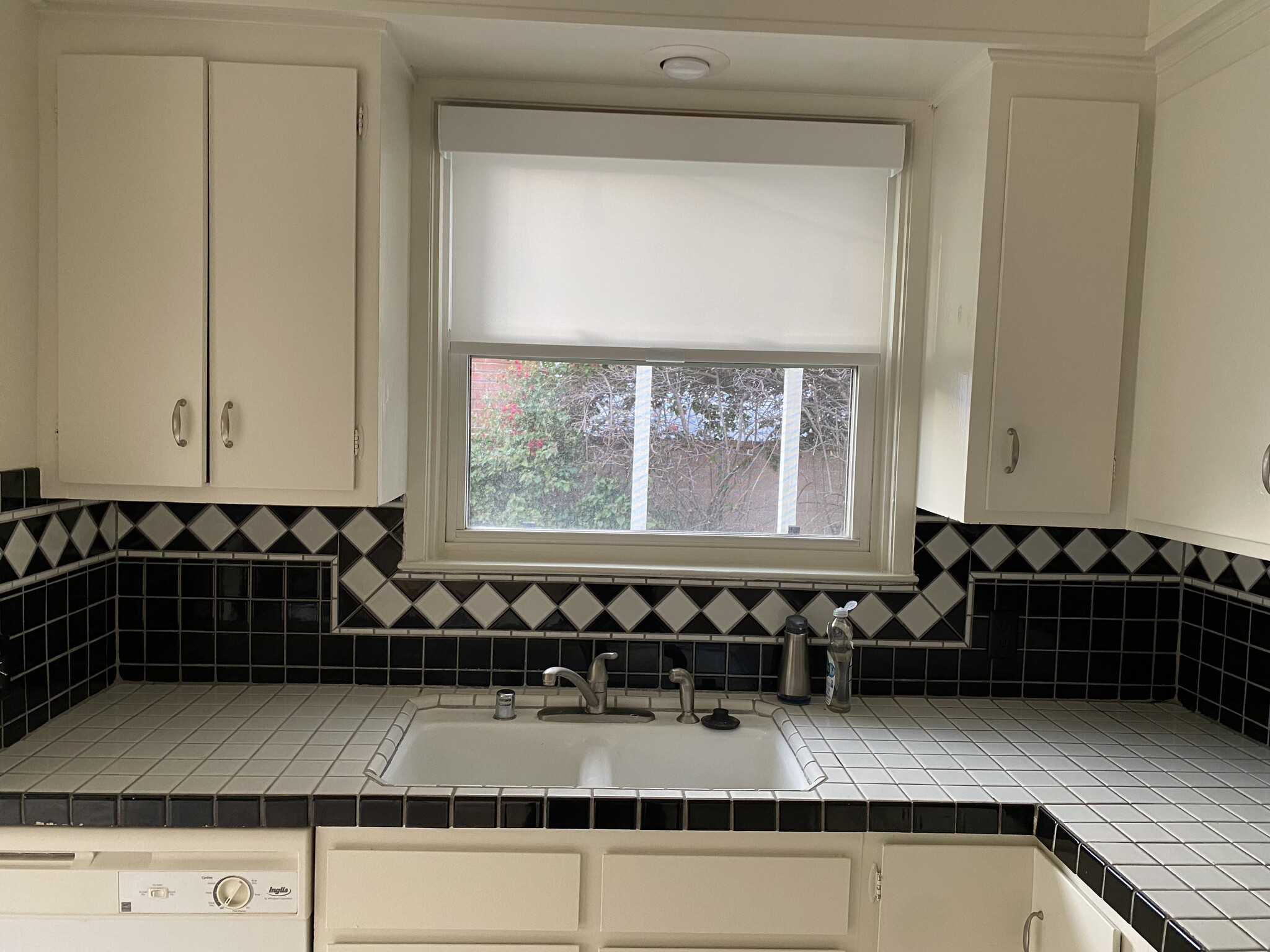 Building Photo - 5828 E Parkcrest St