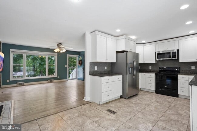 Building Photo - 2652 Collins Ct