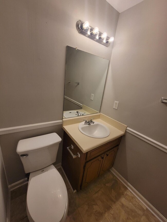 Building Photo - 3921 Miramar Dr Ext