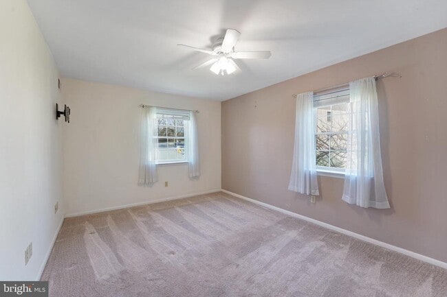 Building Photo - 3120 Valley Dr