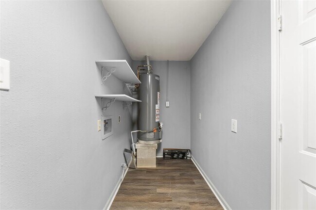 Building Photo - 419 Capehill Dr
