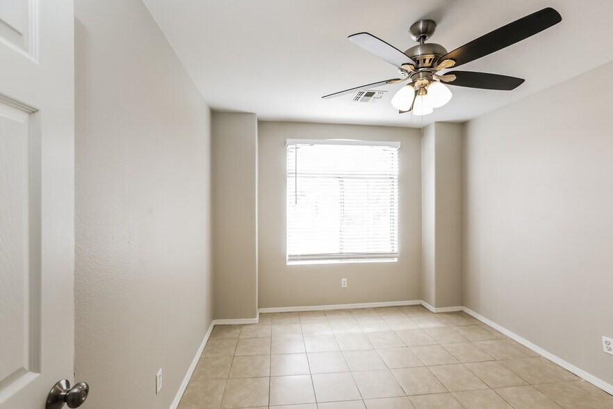 Building Photo - 12814 W Crocus Dr