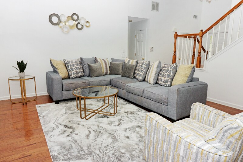 Building Photo - 888 Saddlebred Way