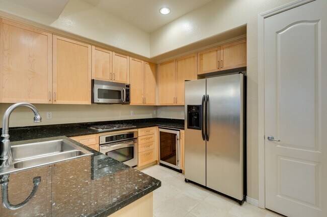 Building Photo - Manhattan Condo - South Las Vegas Blvd.