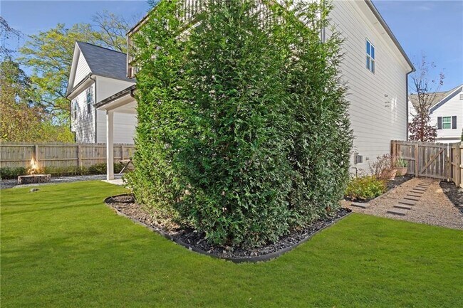 Building Photo - 1859 Commons Pl NW