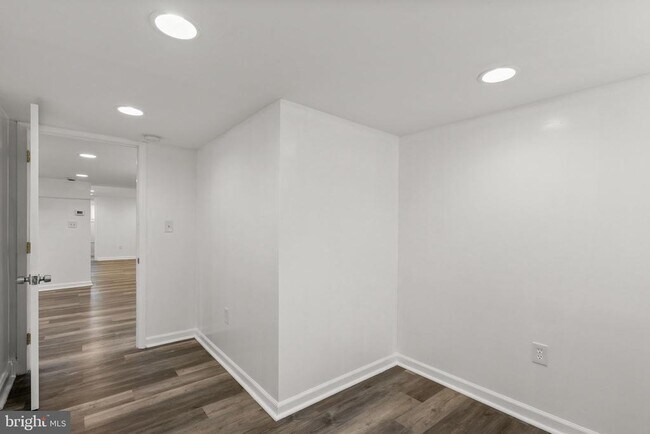 Building Photo - 141 Uhland Terrace NE