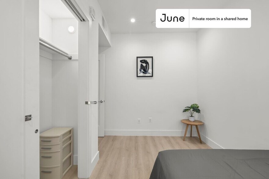 Building Photo - Room in Shared 4 bed/2 bath home in Dupont Circle