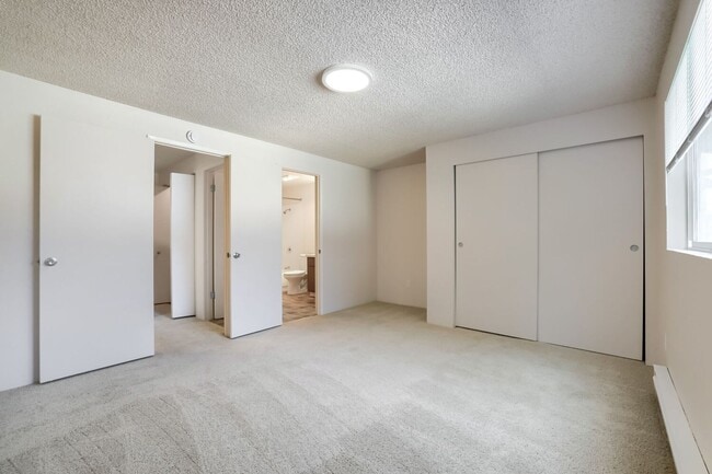 Building Photo - 6931 Rainier Dr
