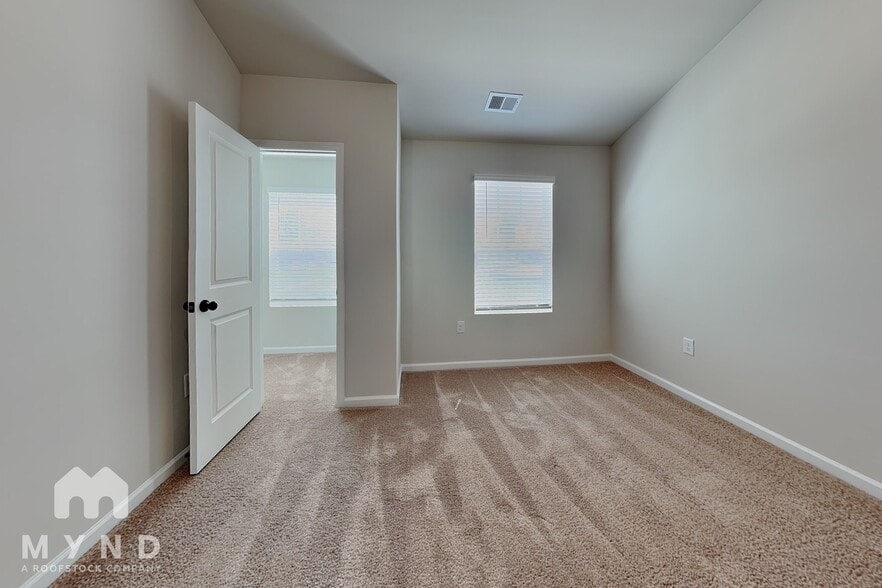 Building Photo - 1306 Principal Featherstone Ave