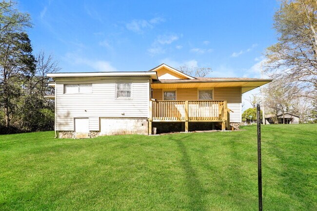 Building Photo - Charming and newly updated 3BR 1 Bath home in the heart of Center Point!