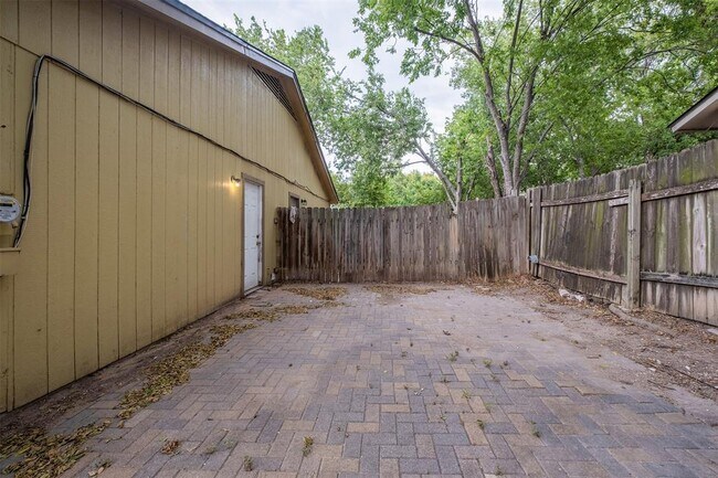 Building Photo - 12901 Chromite St