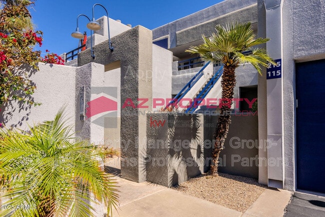 Building Photo - 902 W Glendale Ave