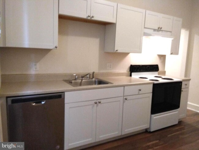 Building Photo - 416 N 32nd St