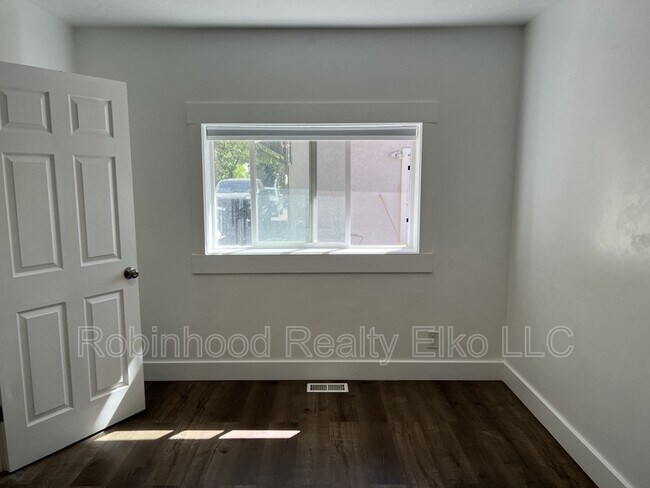 Building Photo - 540 9th St