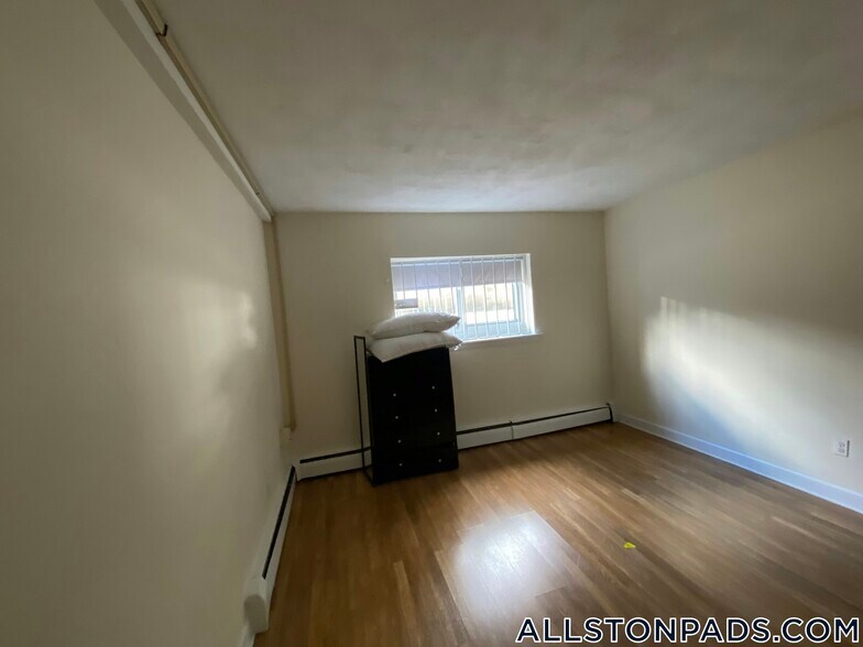 Building Photo - 84 Gardner St