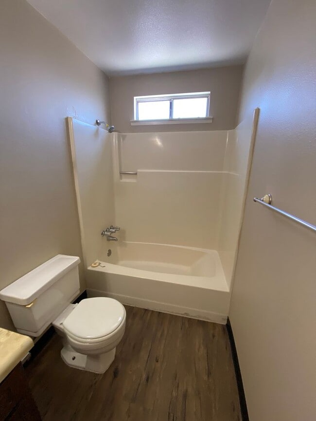 Building Photo - North Visalia Townhome Available Now