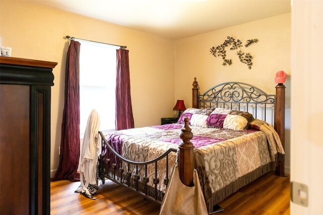 Building Photo - 1019 Pine St