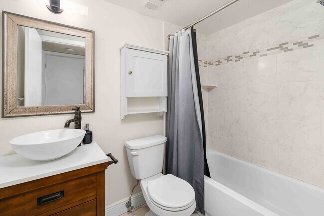 Building Photo - 1750 Belleair Forest Dr