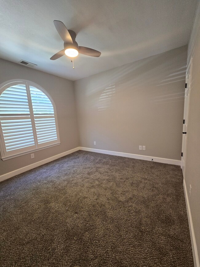 Building Photo - 1377 Stodick Ln