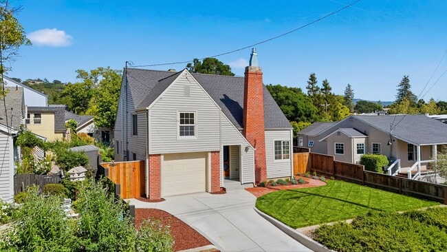 Building Photo - Charming 2 bed, 1.5 bath Alta Heights Home