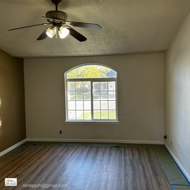 Building Photo - 1671 Klemmer Ave N