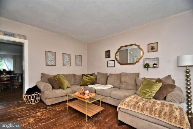 Building Photo - 19 E Germantown Pike