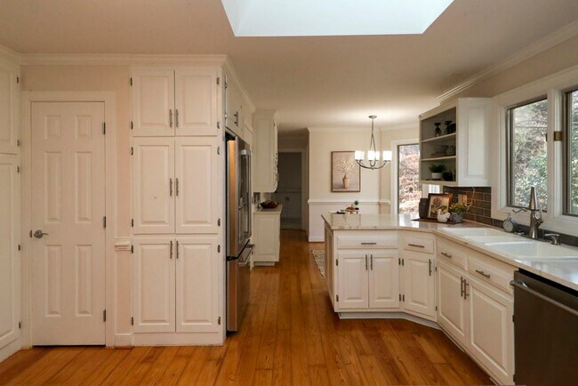 Building Photo - Luxury Kingsmill Treehouse Retreat | 7BR Custom Home with Private Suite