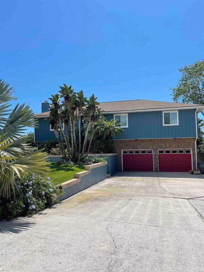 Building Photo - 4 Bed/2 Bath Waterfront Paradise with Pool, Dock & Gulf Access in Baileys Bluff