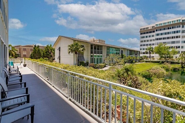 Building Photo - 1125 W Peppertree Dr