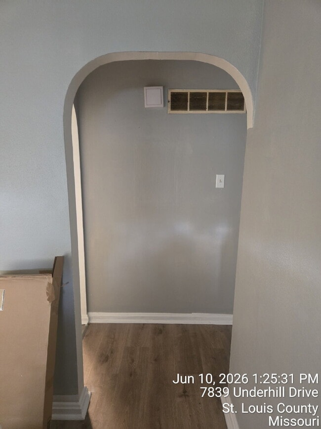 Building Photo - 7839 Underhill Dr