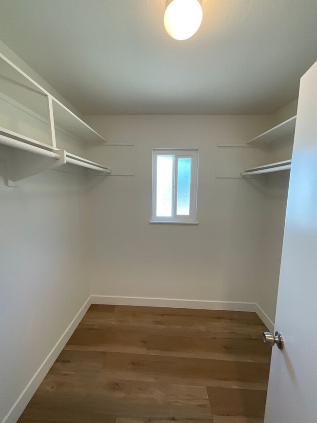 Building Photo - 4 Bedroom 3 Bath 2 Story Home With Family ...