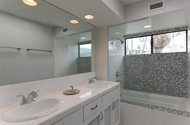 Building Photo - 8132 Camino Del Sol