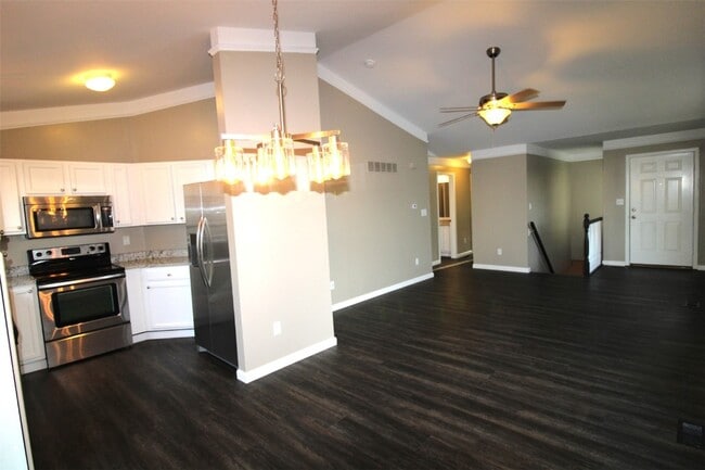 Building Photo - 207 Tyndale Dr