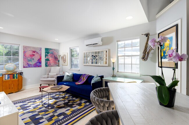 Building Photo - 1702 Drake Ave