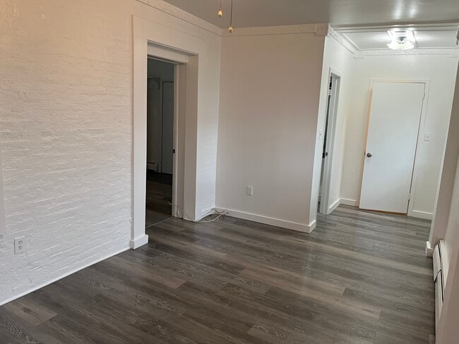 Building Photo - 53 ten broeck st