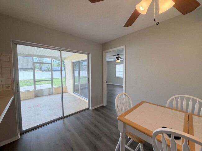 Building Photo - "Charming 3-Bed, 2-Bath Retreat in Spring Hill with 1,327 Sq Ft of Comfort!"