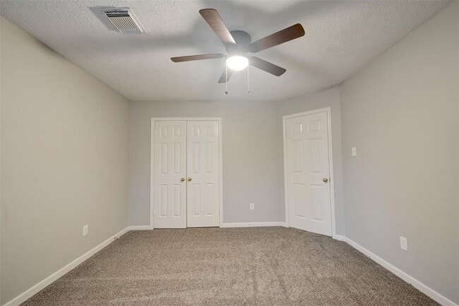 Building Photo - 539 W North Hill Dr